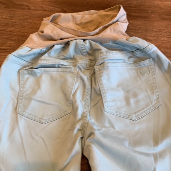 Jessica Simpson- Petite Maternity distressed jeans (XS) - Picture 5 of 6